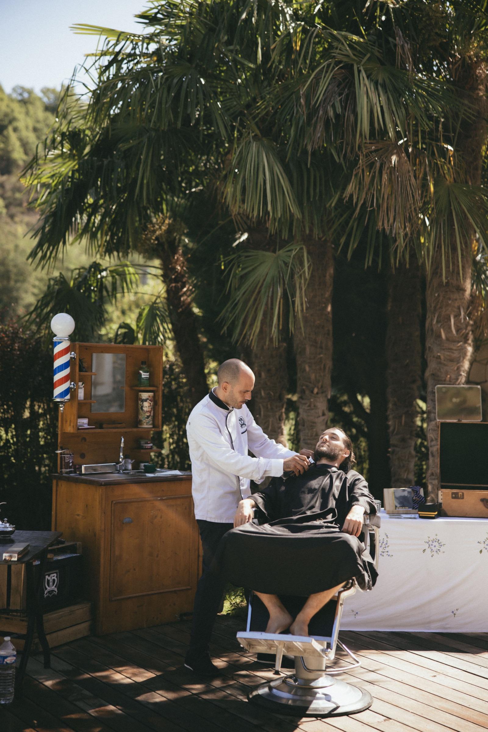 Prestation en plein air — salon éphémère sous les palmiers