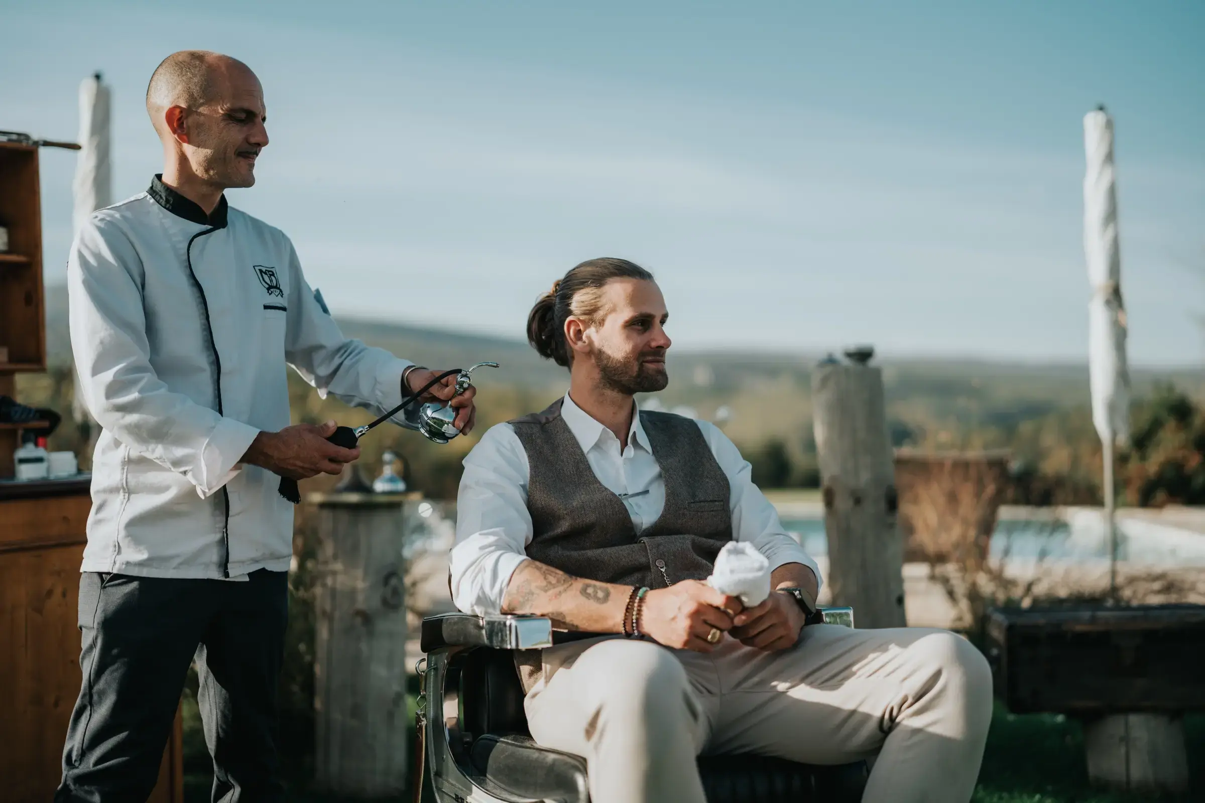 Soin et service au bord de la piscine — prestation mariage  ©h.e.y.j.o.e